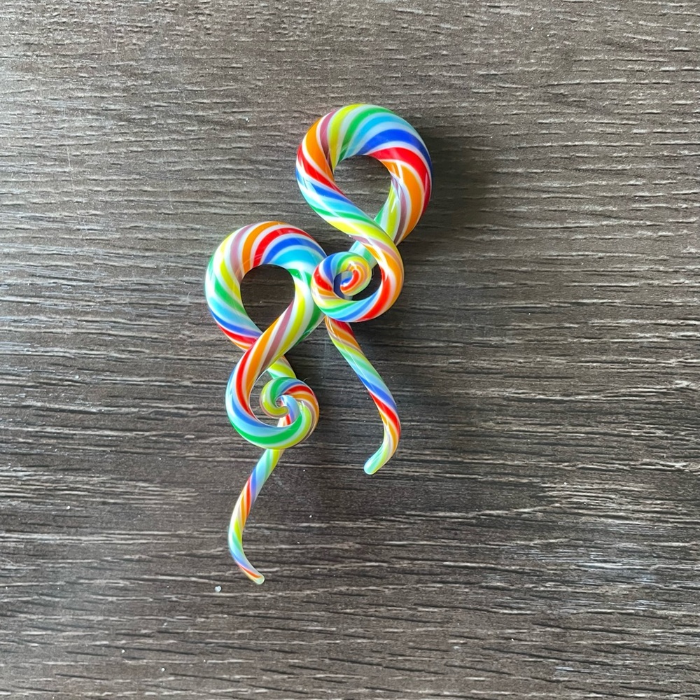 Rainbow swirl gauges